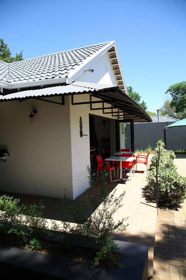 Ena Guesthouse Йоханнесбург Экстерьер фото